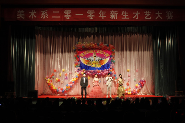 新生才艺大赛（周开强 摄）